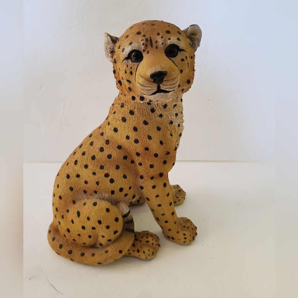 Large Cheetah Statue - Picture 6 of 9